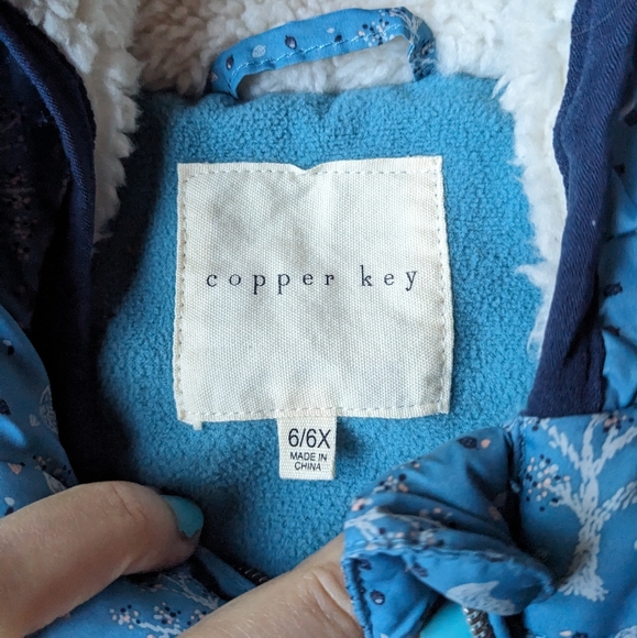 Copper Key girl's hooded puffer vest with swan print - Picture 4 of 14